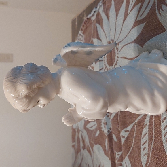 Porcelain Angel - Picture 4 of 8
